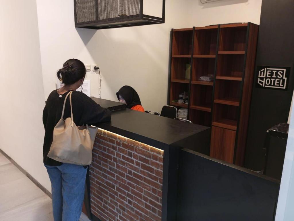 Weis Hotel Simpang Lima Semarang Exterior foto
