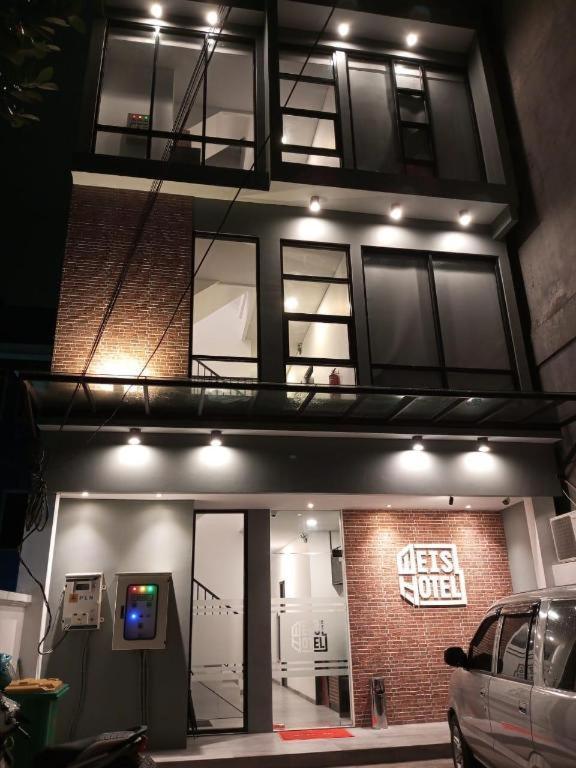 Weis Hotel Simpang Lima Semarang Exterior foto